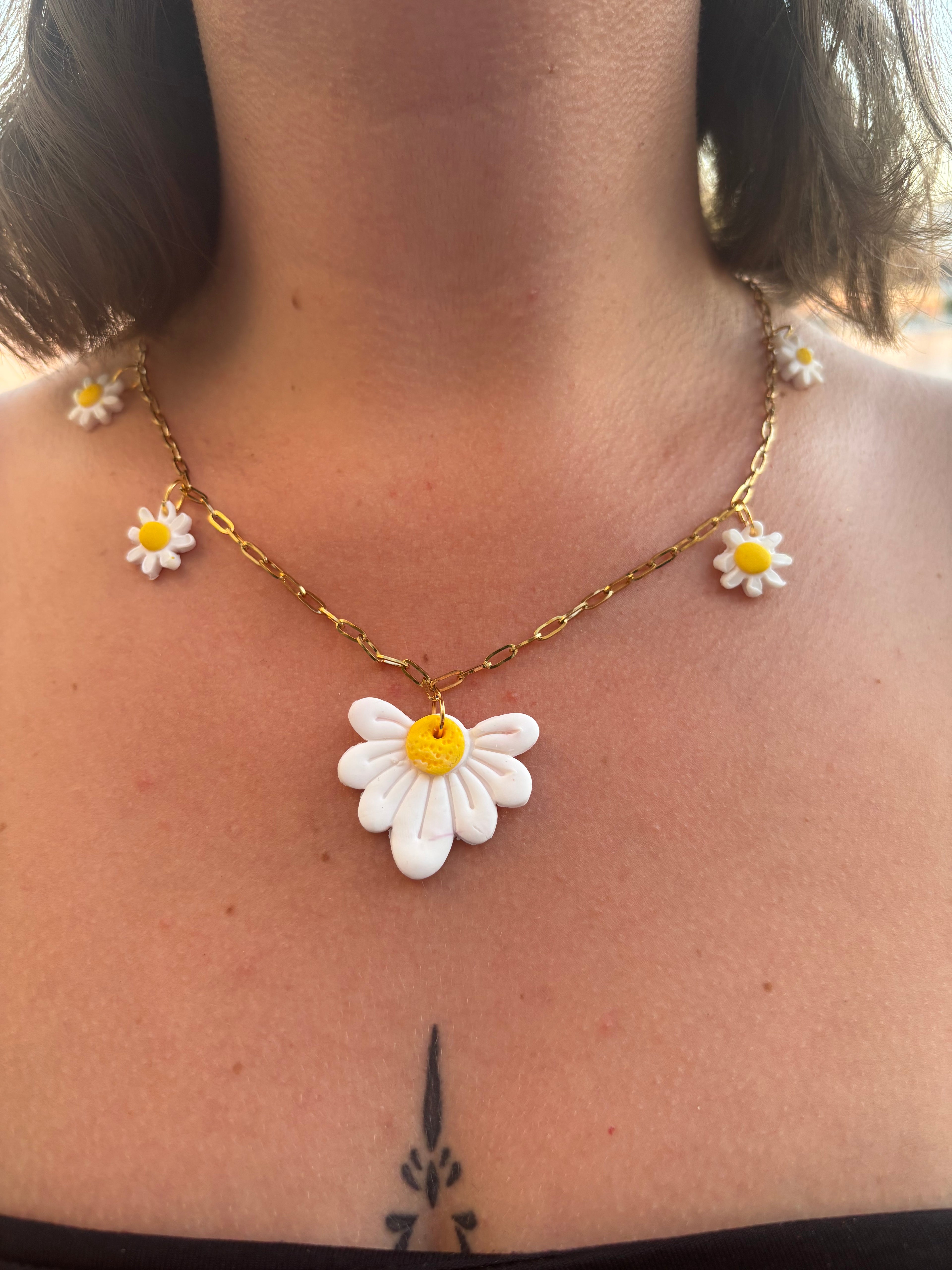 Collier « marguerites » - Été floral et minimaliste