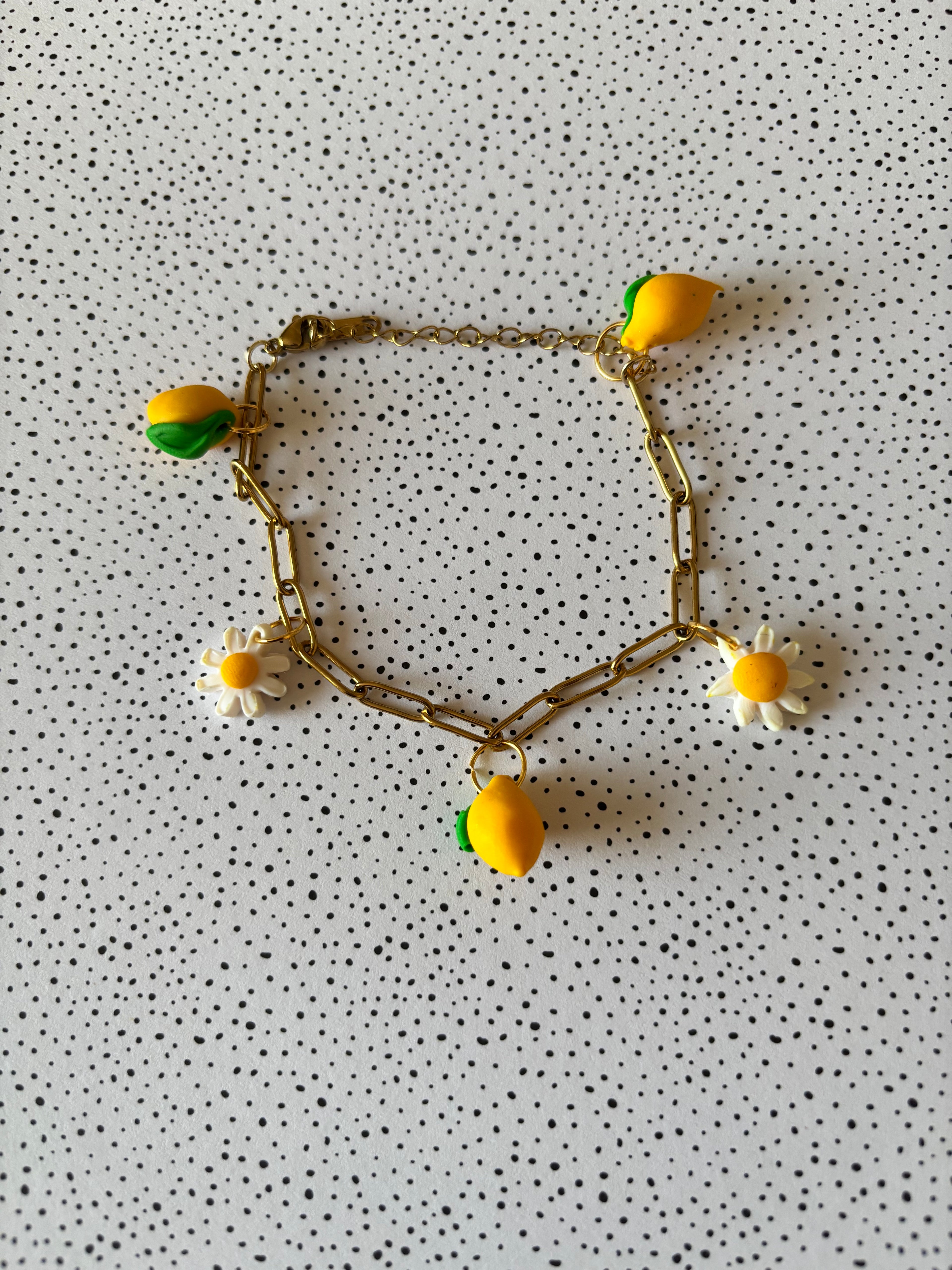 Bracelet « Dolce vita » Chaîne Dorée Breloques Citrons et Marguerites | Bijou Été
