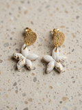 Boucles d'Oreilles Étoiles Célestes – Blanc Nacré & Éclats Dorés